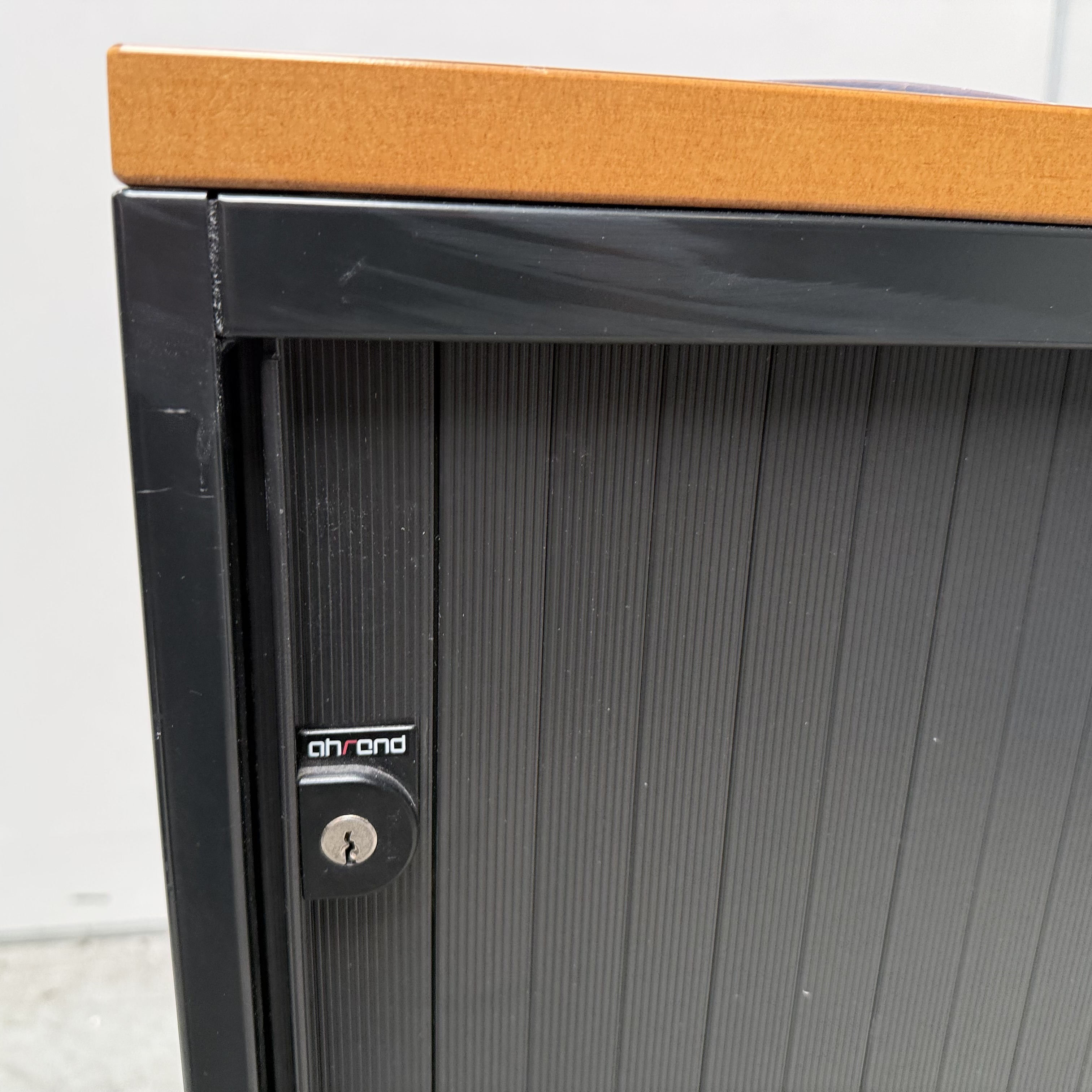 - ahrend zwart met ribbeldeur 4x met en 4x zonder sleutel (11)