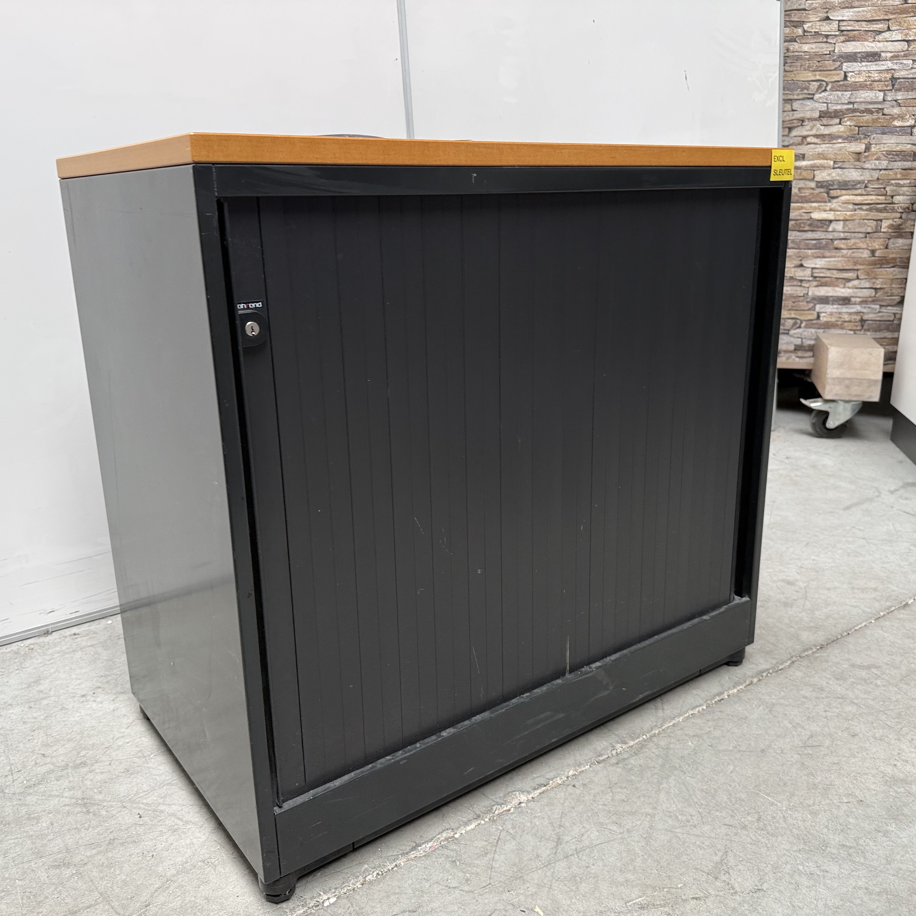  - ahrend zwart met ribbeldeur 4x met en 4x zonder sleutel (12)