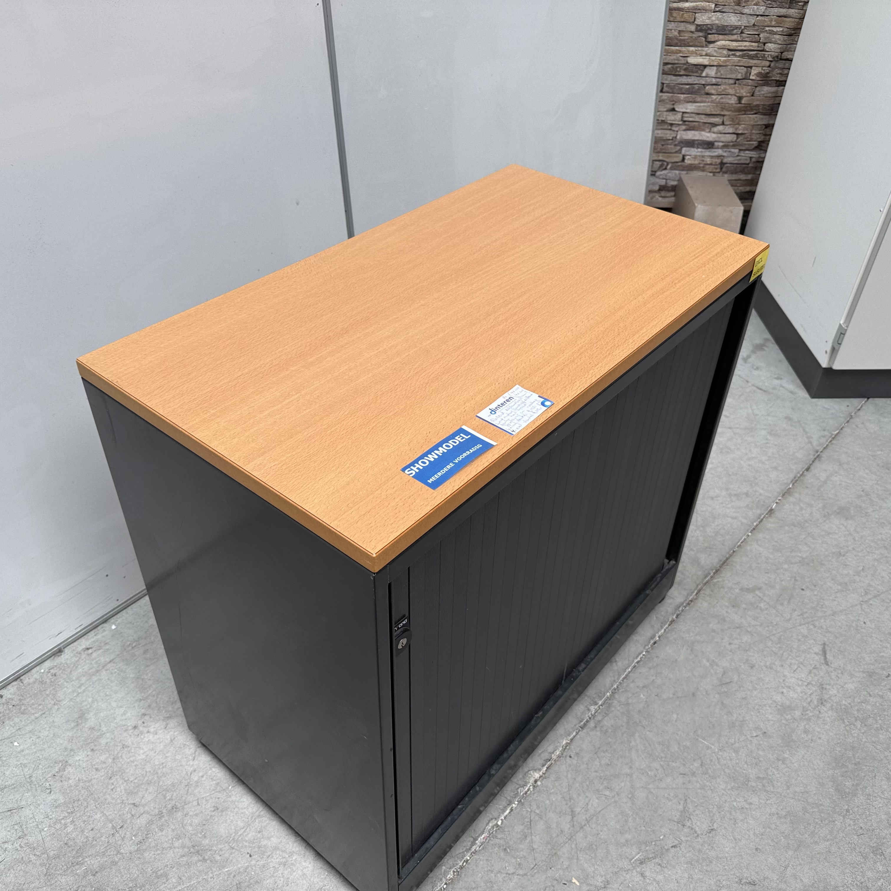  - ahrend zwart met ribbeldeur 4x met en 4x zonder sleutel (14)