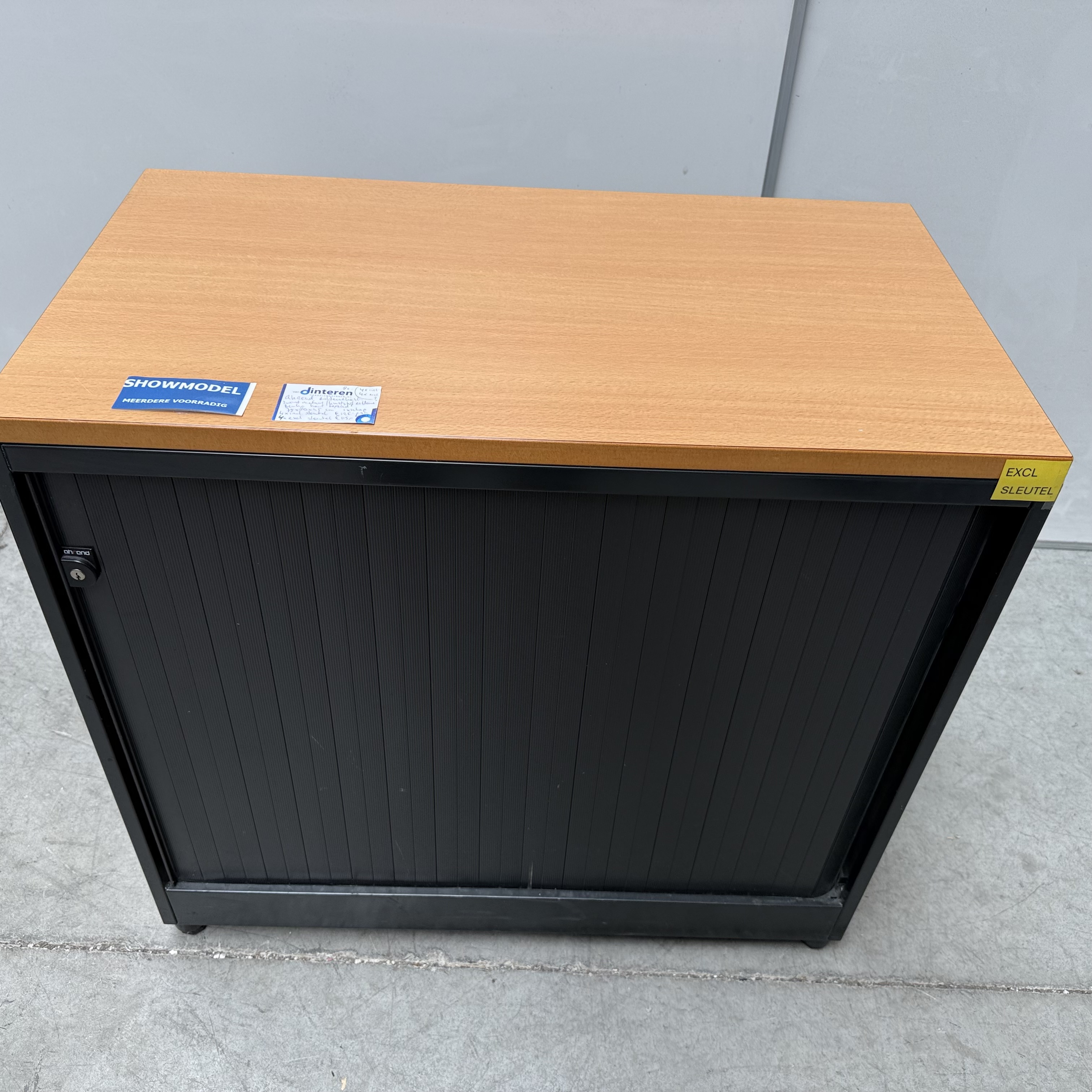  - ahrend zwart met ribbeldeur 4x met en 4x zonder sleutel (15)