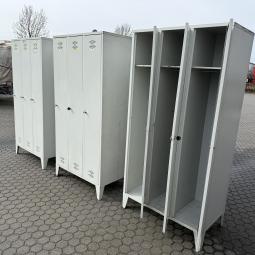  - partij 3-deurs industriele lockerkasten INTENSIEF GEBRUIKT met 1 sleutel per deur DIV SCHADES (22)