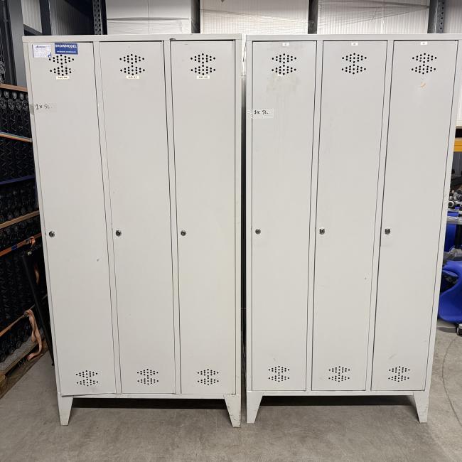  - partij 3-deurs industriele lockerkasten INTENSIEF GEBRUIKT met 1 sleutel per deur DIV SCHADES (211)