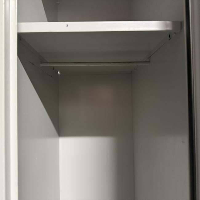  - partij 3-deurs industriele lockerkasten INTENSIEF GEBRUIKT met 1 sleutel per deur DIV SCHADES (217)
