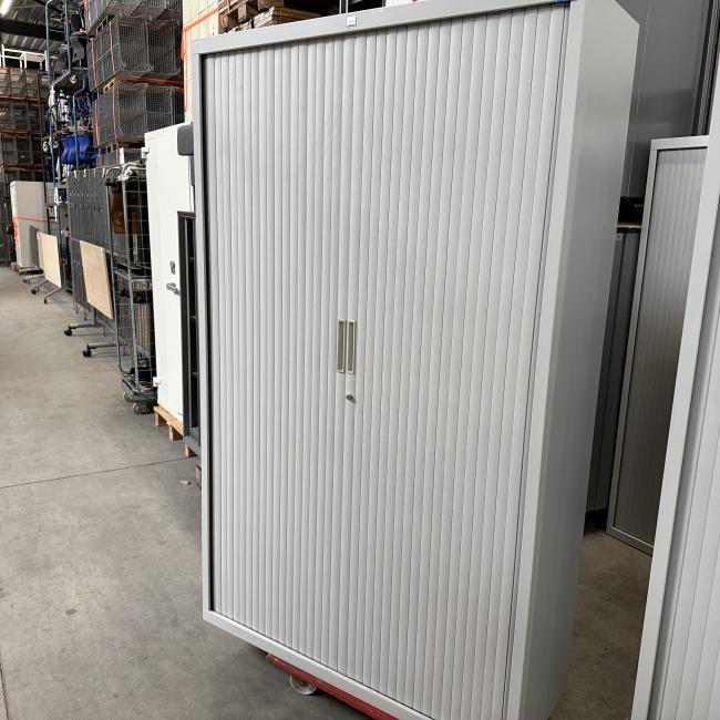  - schaffenburg 196x120x45 lichtgrijs 3x zonder en 8x met sleutel 225,- en 235,- pst ex (15)