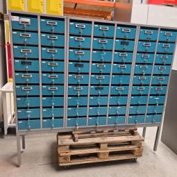  - grote postvaklocker afm 2x 140x61 cm  en 1x140x90 cm kast is 40 cm diep staat op een voet van 50 cm hoog  (4)