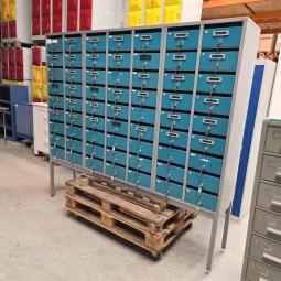  - grote postvaklocker afm 2x 140x61 cm  en 1x140x90 cm kast is 40 cm diep staat op een voet van 50 cm hoog  (1)
