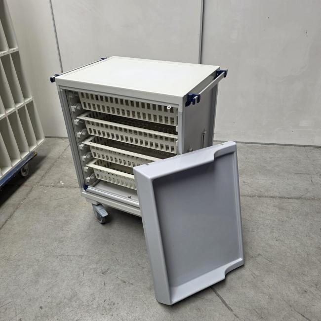  - medische transportwagen afm 85x50x82 hoog  (9)
