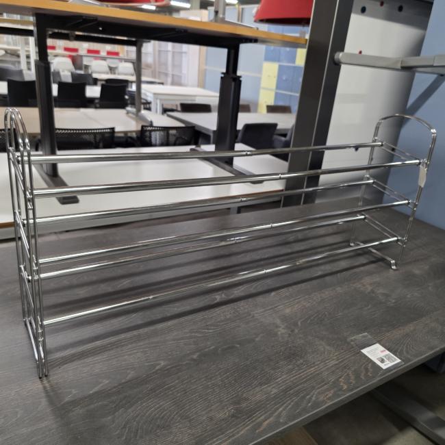  - verchroomde metalen schappenstelling afm 64-108 cm  lang en 54 cm hoog  (1)