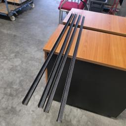 - 4x metalen U-profiel afm 117x2,3x2,3 cm  1 mm dik  (2)