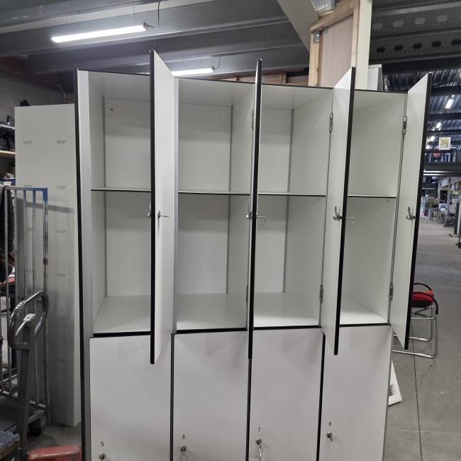  - trespa lockerkast afm 185x125x51 cm afm deur 92x29 cm 