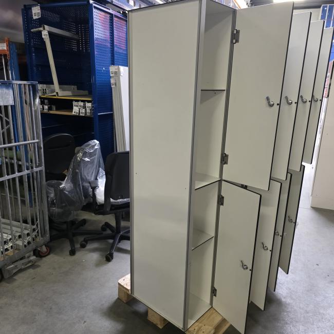  - trespa lockerkast afm 185x125x51 cm afm deur 92x29 cm  (7)