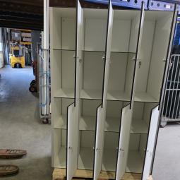  - trespa lockerkast afm 185x125x51 cm afm deur 92x29 cm  (9)