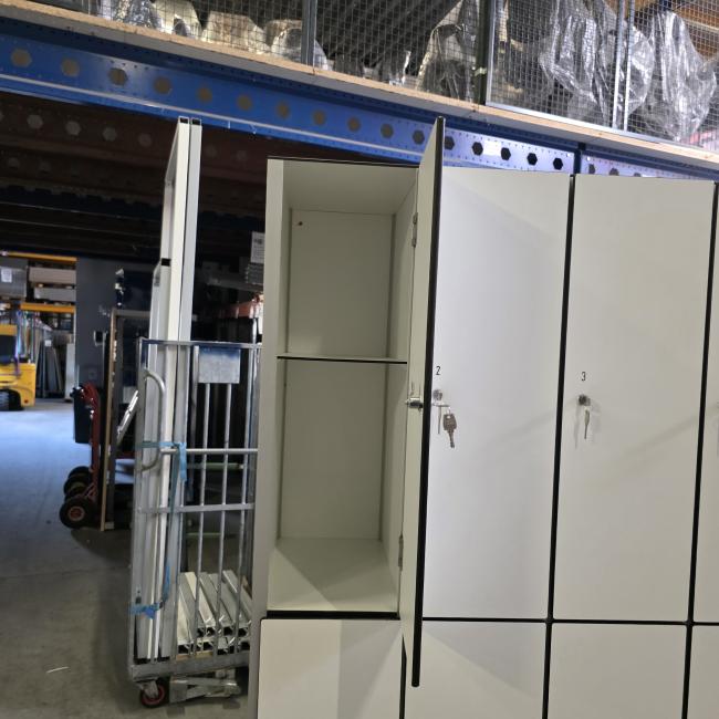  - trespa lockerkast afm 185x125x51 cm afm deur 92x29 cm  (10)
