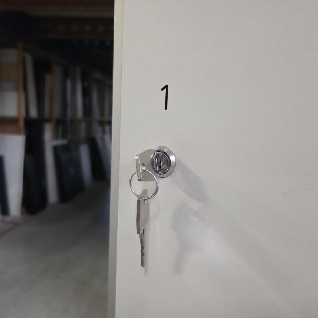  - trespa lockerkast afm 185x125x51 cm afm deur 92x29 cm  (11)