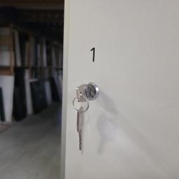  - trespa lockerkast afm 185x125x51 cm afm deur 92x29 cm  (11)