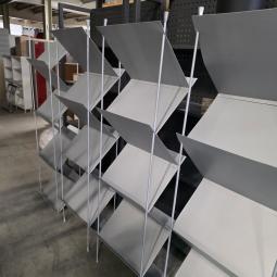  - 5x  metalen folderrek afm 180x50x34 cm hxbxd   (4)