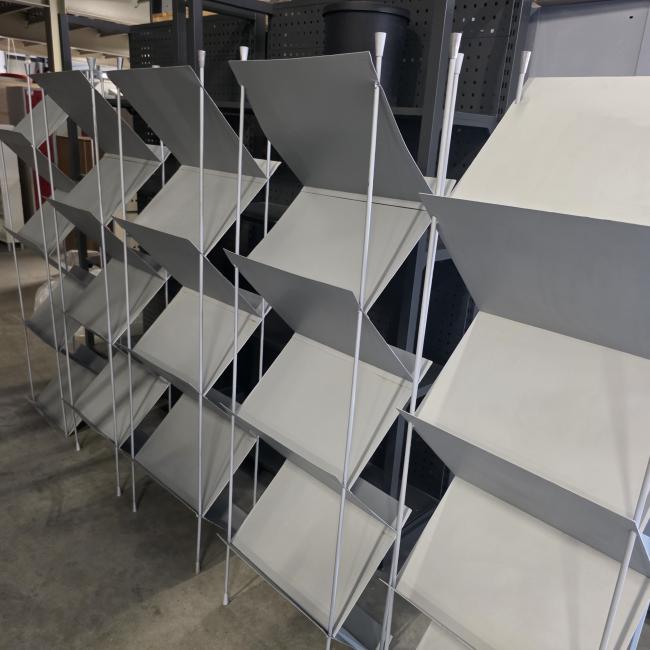  - 5x  metalen folderrek afm 180x50x34 cm hxbxd   (5)