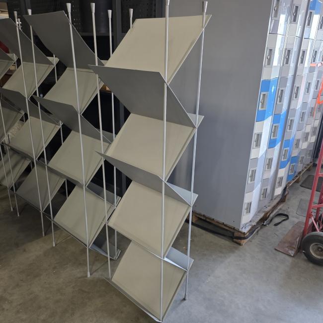  - 5x  metalen folderrek afm 180x50x34 cm hxbxd   (6)