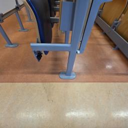  - COLLEGE ZAAL STOELEN BANKEN  (5)