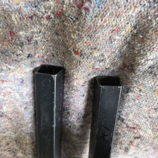  - 2X 147 CM TRAPEZIUM KOKER 43X33 MM 3-4 MM DIK  (1)