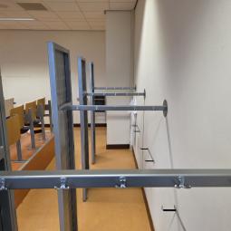 - COLLEGE ZAAL STOELEN BANKEN  (7)