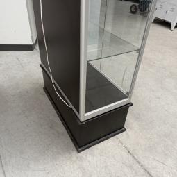  - 2x Helioz vitrinekasten 375,- per stuk ex (24)