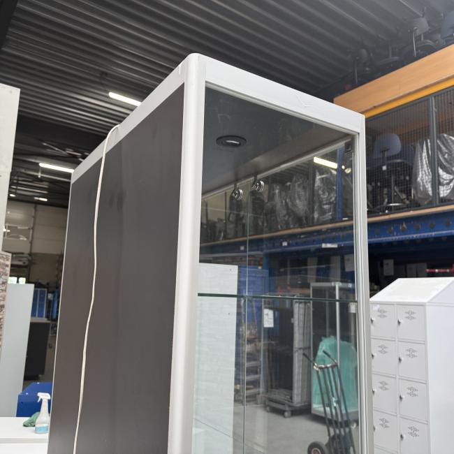  - 2x Helioz vitrinekasten 375,- per stuk ex (25)