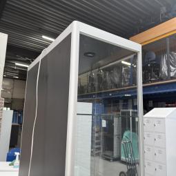 - 2x Helioz vitrinekasten 375,- per stuk ex (25)