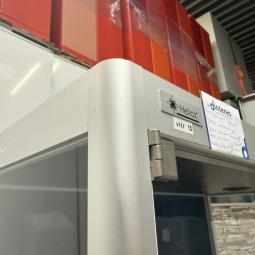  - 2x Helioz vitrinekasten 375,- per stuk ex (16)