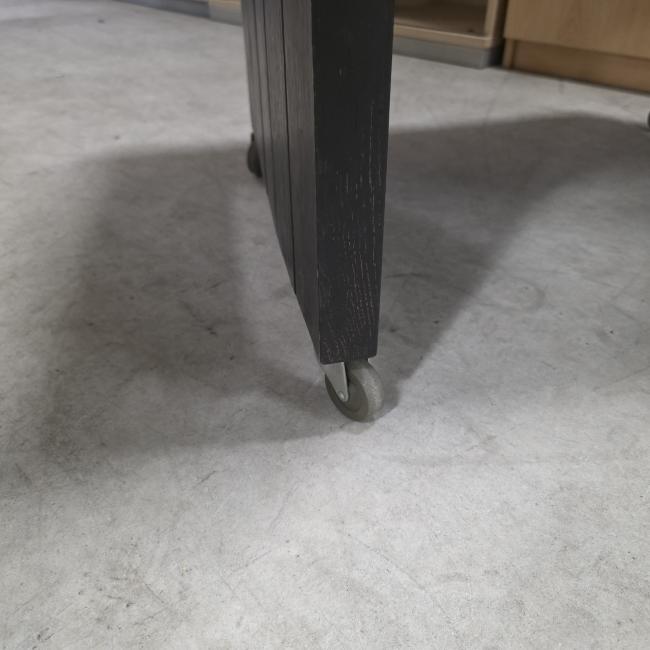  - VERRIJDBARE MASSIEF EIKEN TAFEL AFM 70X58X52 LXBXH (3)
