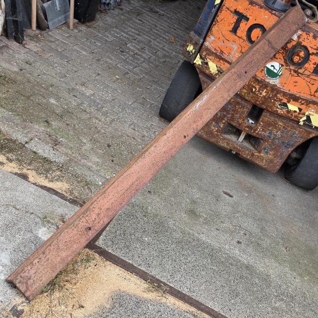 - ZWAAR HOEKLIJN 200 CM LANG 100X75 MM 10 MM DIK  (1)