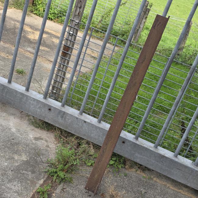  - DIKKE METALEN HOEKLIJN 120CM LANG 80X80 MM 8 MM DIK  (2)