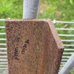  - DIKKE METALEN HOEKLIJN 120CM LANG 80X80 MM 8 MM DIK  (1)