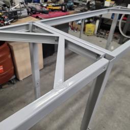  - METALEN FRAME 99 CM HOOG 304 CM LANG 75 CM BREED  (1)