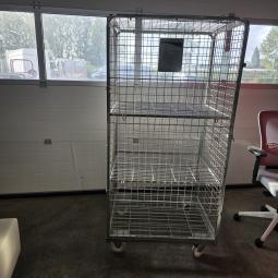  - 4 zijdige rolcontainer met deur afm 87x72x180 cm dbxxh  rondom gesloten  (4)