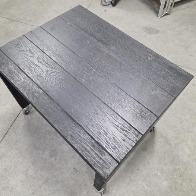  - verrijdbare eiken tafel afm 70x55x52 h (1)