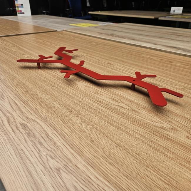  - Van Esch Tree Hooked rood (3)