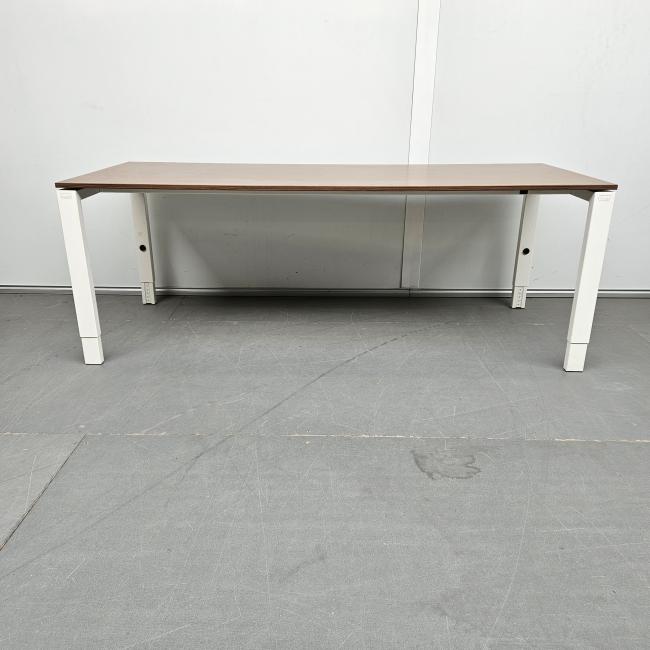  - Gispen bureau - 200x80 cm  in hoogte verstelbaar (4)